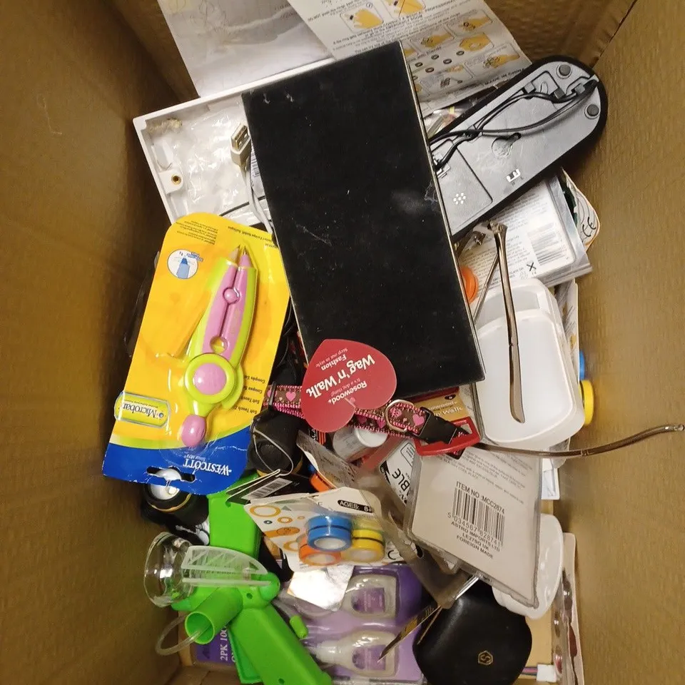 BOX OF APPROXIMATELY 25 ASSORTED HOUSEHOLD PRODUCTS TO INCLUDE HANDHELD TORCHES, STAINLESS STEEL WATCH, RECHARGEABLE BATTERIES ETC 