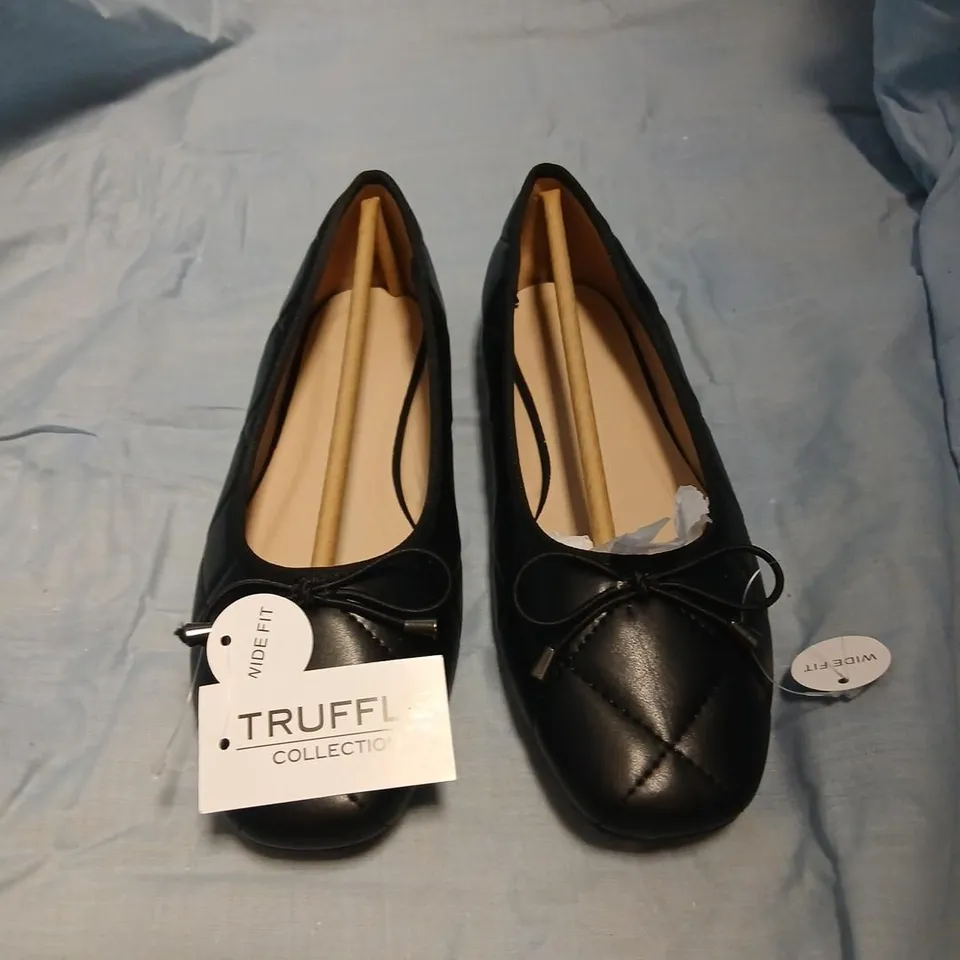 TRUFFLE COLLECTION BLACK QUILTED BALLET FLATS – WIDE FIT SIZE 6