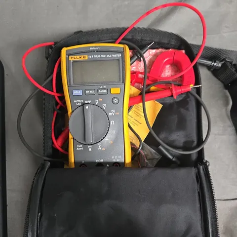 Fluke 117 True RMS Digital Multimeter in Carry Case