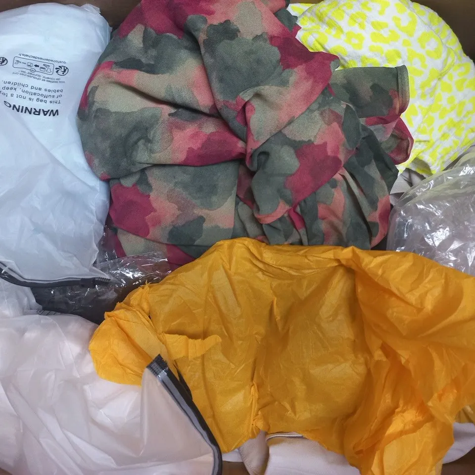 APPROXIMATELY 20 ASSORTED CLOTHING AND FASHION PRODUCTS IN VARIOUS STYLES AND SIZES - COLLECTION ONLY