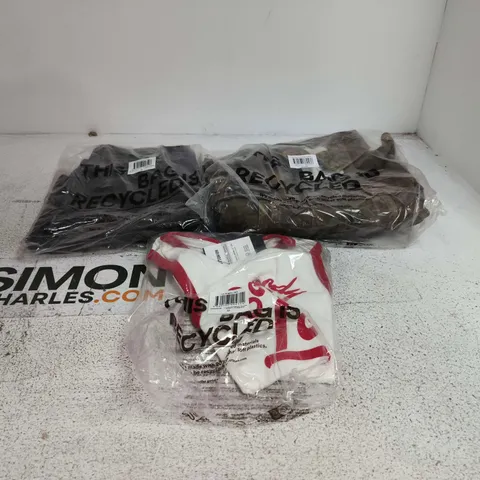 BOX OF APPROXIMATELY 20 ASSORTED CLOTHING ITEMS TO INCLUDE QUEEN SOMEBODY TO LOVE T SHIRT, DENIM TRUCKER JACKET ETC