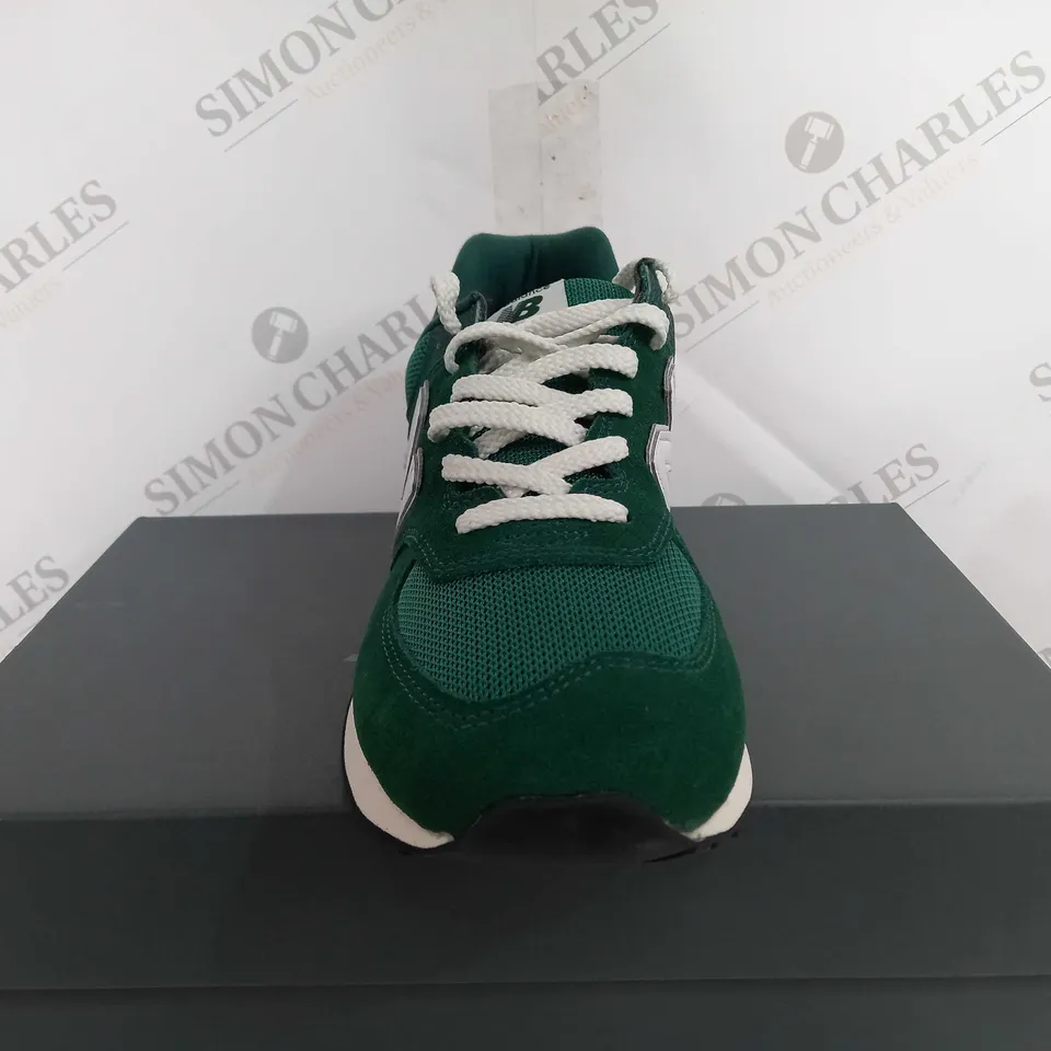 BOXED NEW BALANCE 547 ABUNDANT GREEN TRAINERS - UK 9 