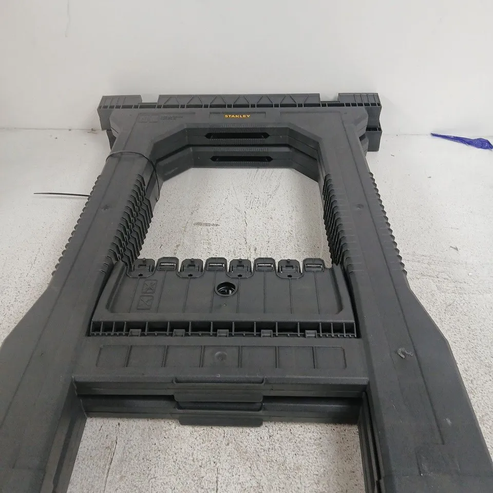 STANLEY HEAVY-DUTY PLASTIC JUNIOR SAW HORSE