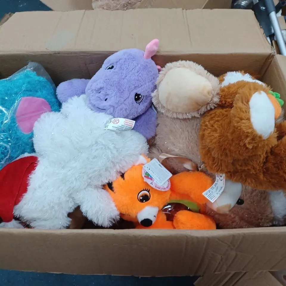 APPROXIMATELY 20 ASSORTED PLUSH SOFT TOYS