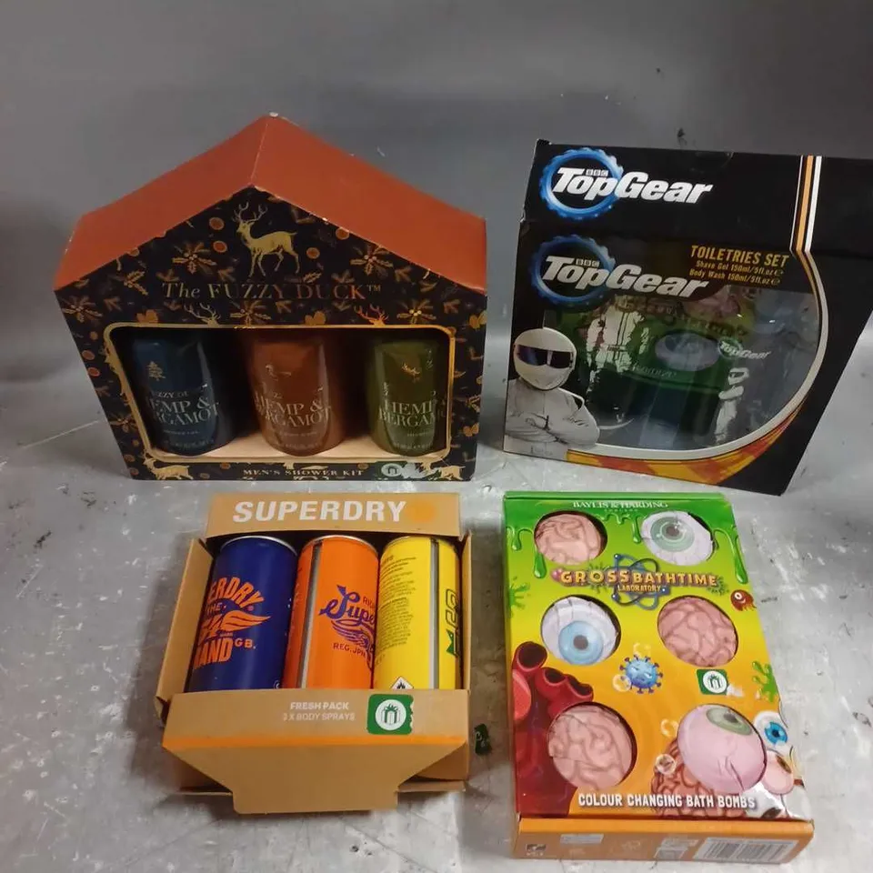 LOT OF 4 ASSORTED COSMETIC BOXSETS TO INCLUDE - TOP GEAR TOILETRY SET - THE FUZZY DUCK MENS SHOWER KIT - SUPERDRY BODY SPRAY TRIO - ETC