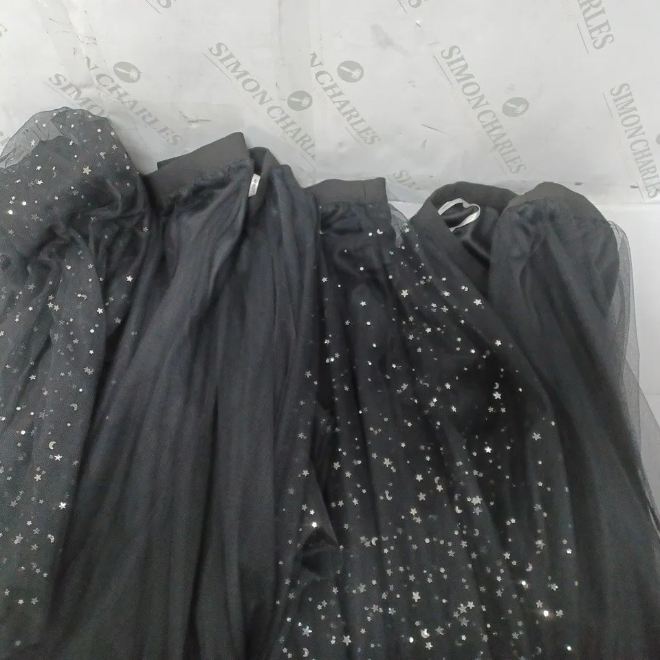 4 APRICOT HANKY SKIRTS IN BLACK AND METALLIC STARS TO INCLUDE SIZES 10 AND 12 