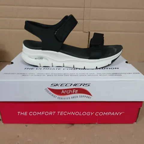 SKECHERS ARCH FIT VELCRO SANDALS BLACK SIZE 6