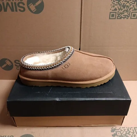 BOXED PAIR OF UGG TASMAN II SLIPPERS IN CHESTNUT SUEDE - 10