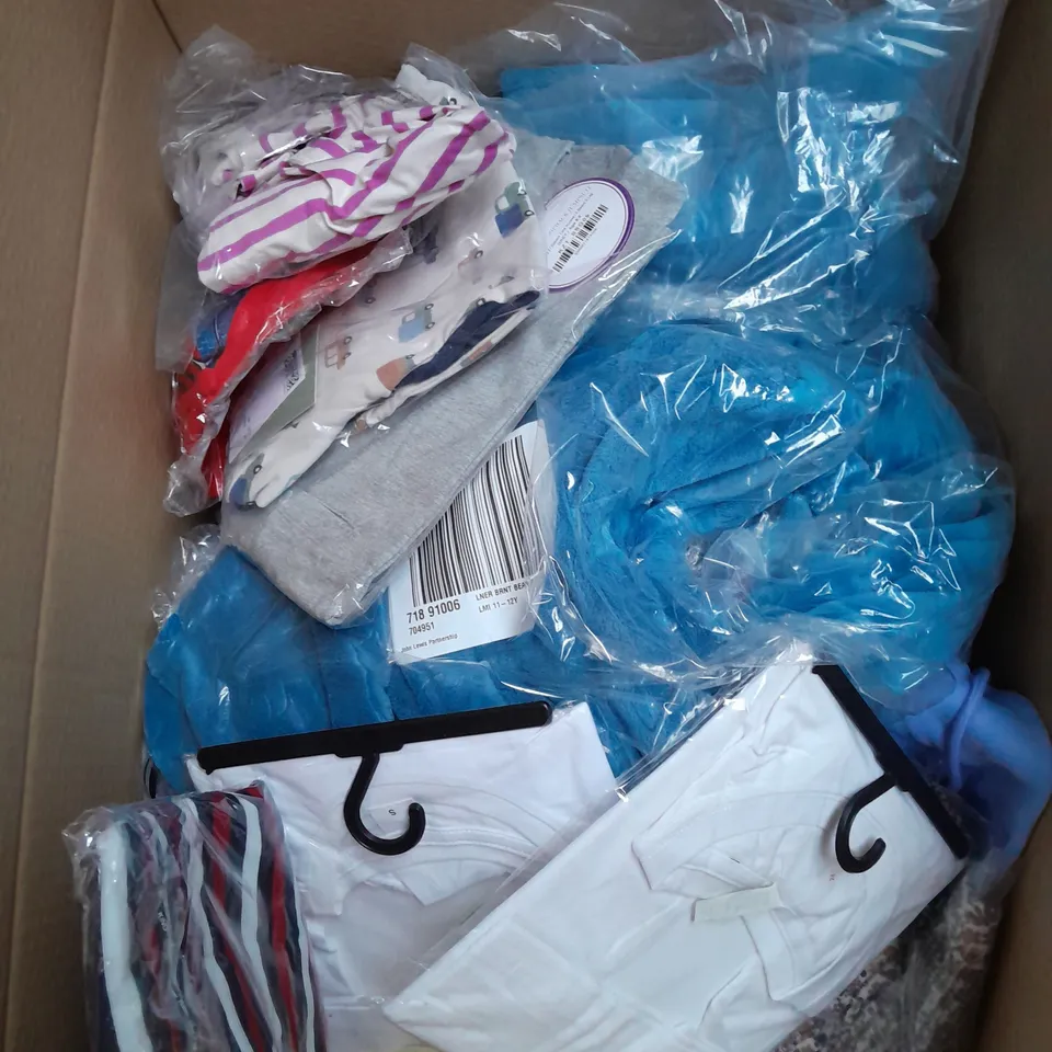 BOX OF APPROXIMATELY 35 ASSORTED KIDS CLOTHING ITEMS TO INCUDE - LEGGINGS, HOODIE, BABY CLOTHES, ETC