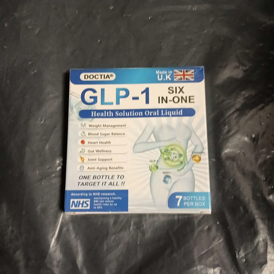 APPROXIMATELY 25 ASSORTED HEALTH & BEAUTY ITEMS INCLUDING HOEGOA SHAMPOO , HEALTH SOLUTION ORAL LIQUID AND GLOW FOR IT LASH SERUM 