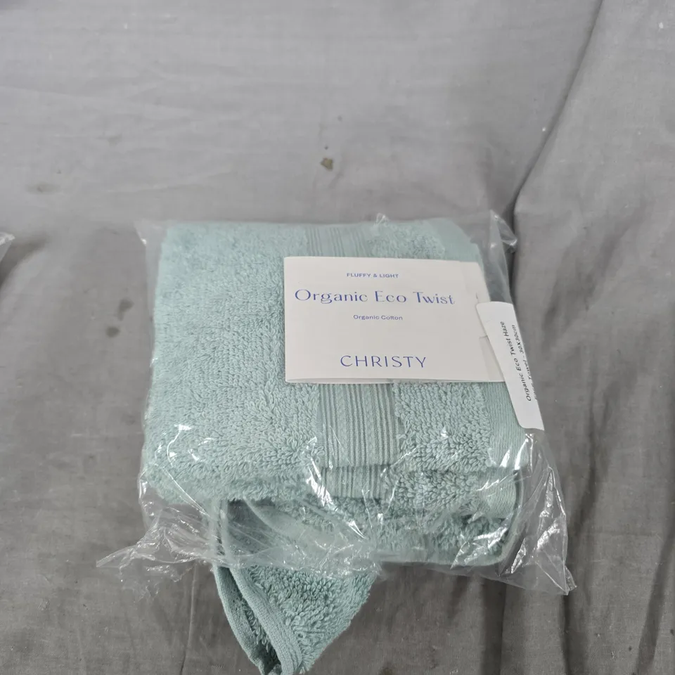 BOX OF APPROXIMATELY 15 ASSORTED TOWELS INCLUDING ORGANIC EGO TWIST , CHRISTY FACE TOWEL AND TWIST CINDER HAND TOWEL 
