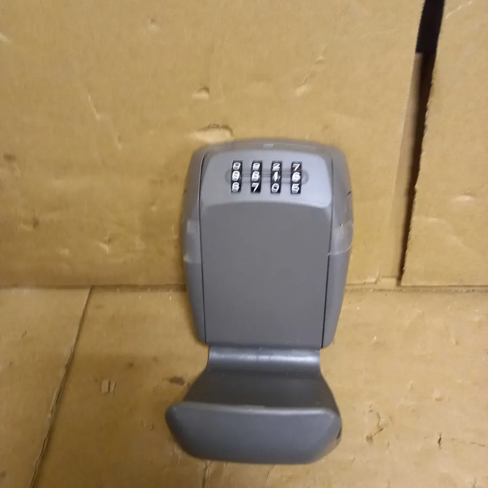MASTER LOCK REINFORCED KEY LOCK BOX