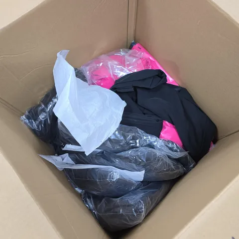APPROXIMATELY 20 ASSORTED CLOTHING ITEMS IN VARIOUS STYLES, SIZES & COLOURS