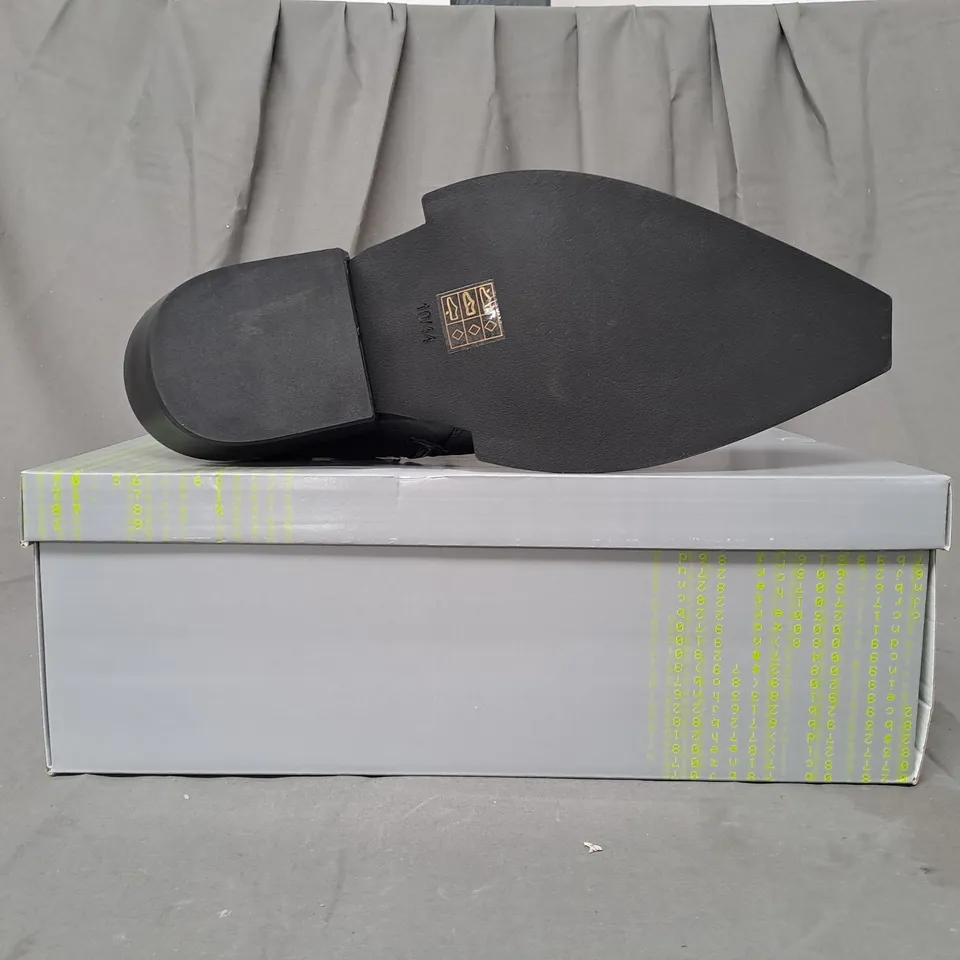 BOXED PAIR OF KOI SOUL RENDER COWBOY BOOTS IN BLACK/SILVER EFFECT UK SIZE 10