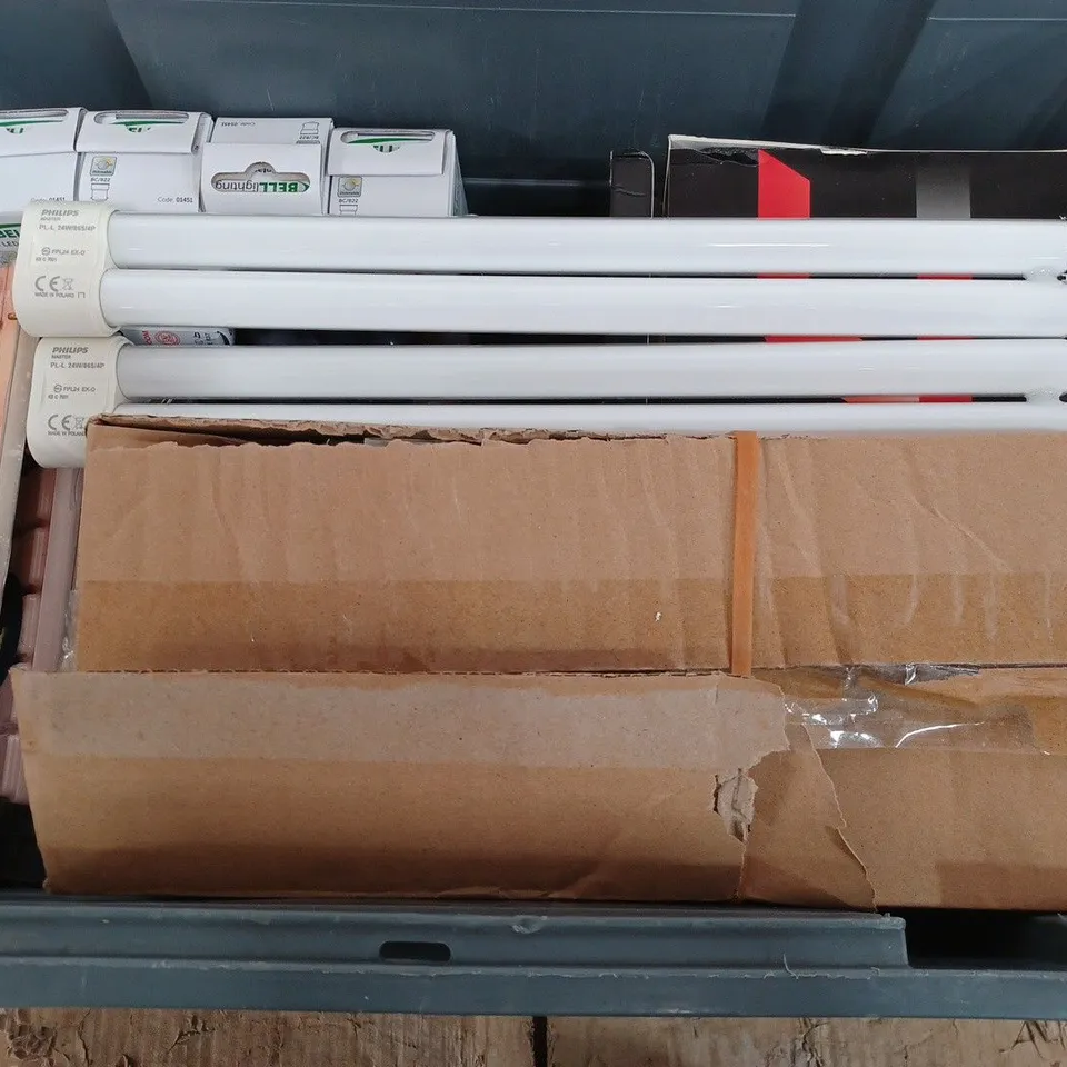 BOX OF APPROX 9 ASSORTED ITEMS TO INCLUDE - BELL LIGHTING PRO LED 330LM - CHUSYYRAY LED LIGHTING - PHILIPS MASTER PL-L 24W/865/4P ECT