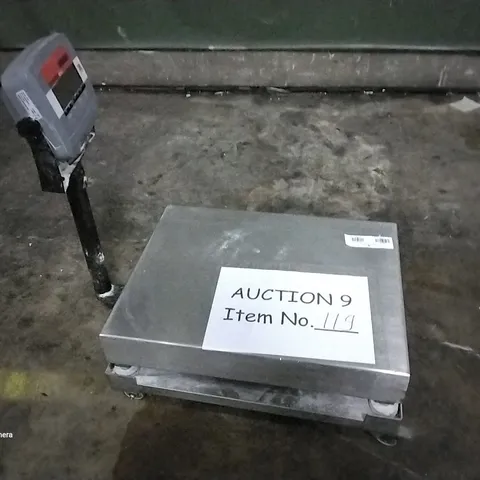 OHAUS DEFENDER 3000 SCALE