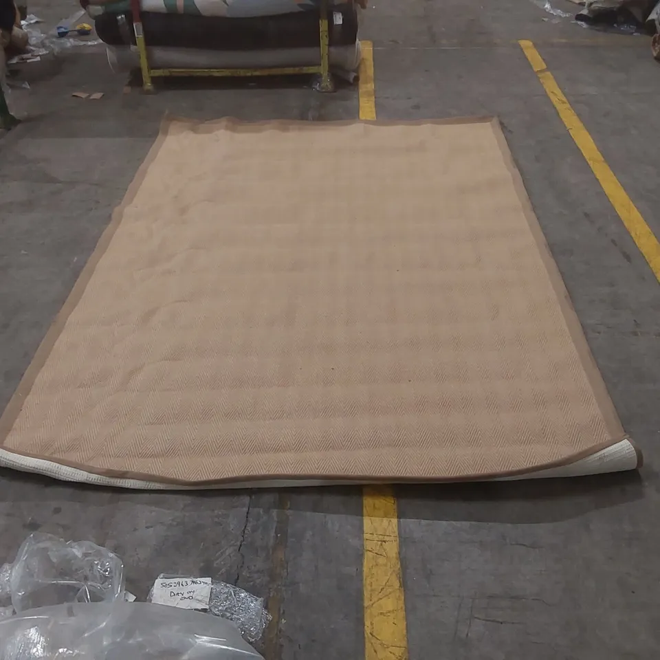 QUALITY DESIGNER RUG - APPROXIMATELY 285 x 198cm