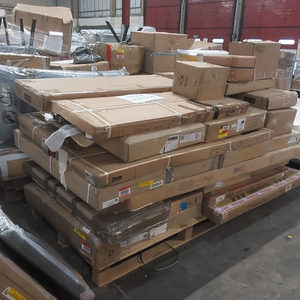 PALLET CONTAINING A LARGE QUANTITY OF ASSORTED FURNITURE PARTS 