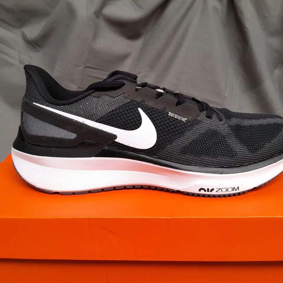 BOXED NIKE AIR ZOOM STRUCTURE 25 IN BLACK - UK 9