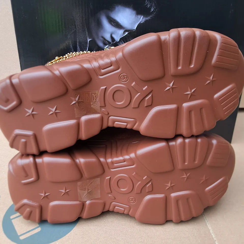 BRAND NEW BOXED KOI TWIGHLIGHT LOCA JINX CHARM TRAINERS IN BROWN - UK 5