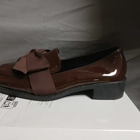 WOMEN'S BROWN PATENT LEATHER LOAFERS WITH BOW – UK 6.5 (EU 40 CN40)