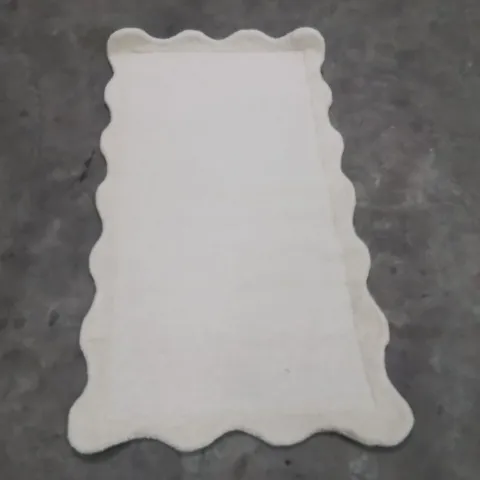 QUALITY DESIGNER AREA RUG - APPROXIMATELY 160X90CM