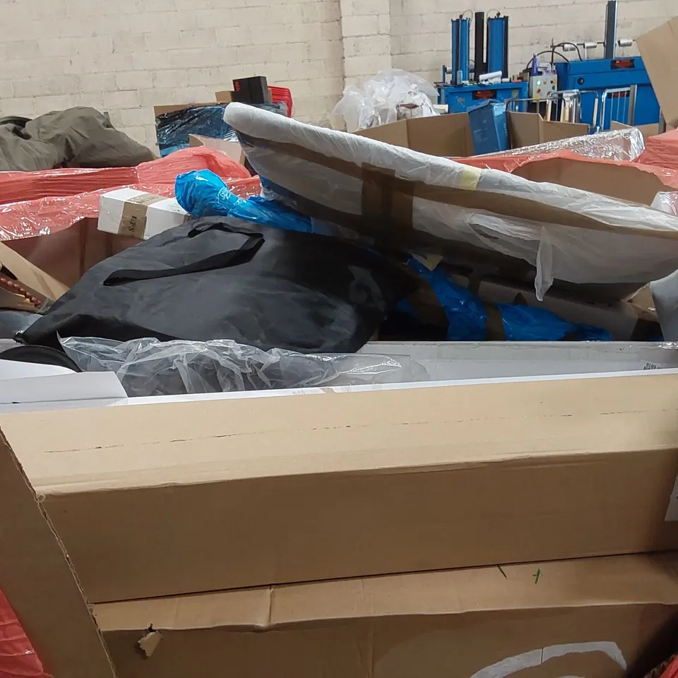 PALLET OF ASSORTED ITEMS INCLUDING: TOP DRAWER STOVE TOP COVER, POP-UP TENT, KIDS PLAY MAP, CHRISTMAS DECORATIONS ECT