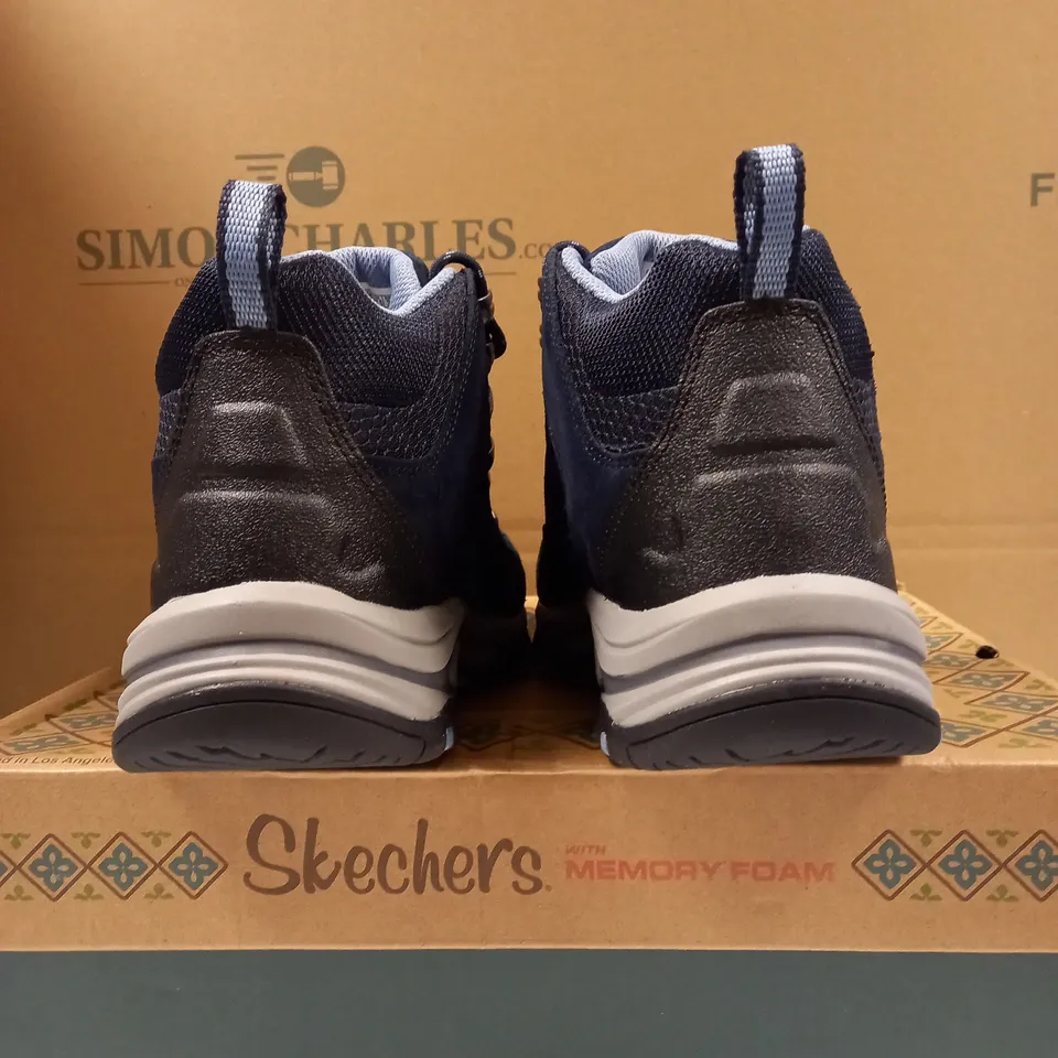 SKETCHERS WATERPROOF BOOT SIZE 4.5