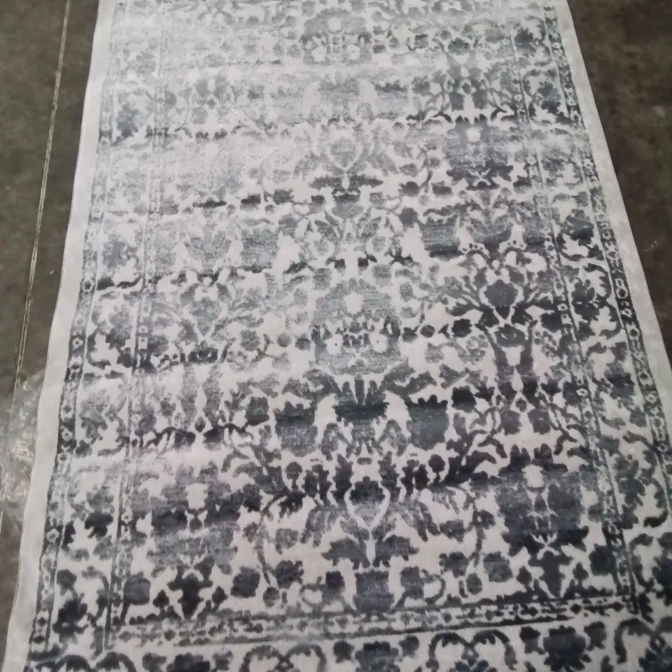 ARABELLA WINDSOR DESIGN RUG IN SIZE 150X230 