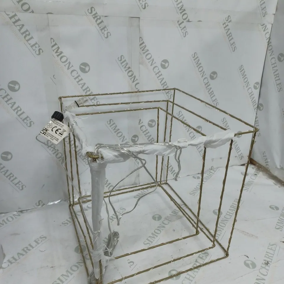 BOXED SARA DAVIES SET OF 3 INDOOR/OUTDOOR PRE-LIT CUBES