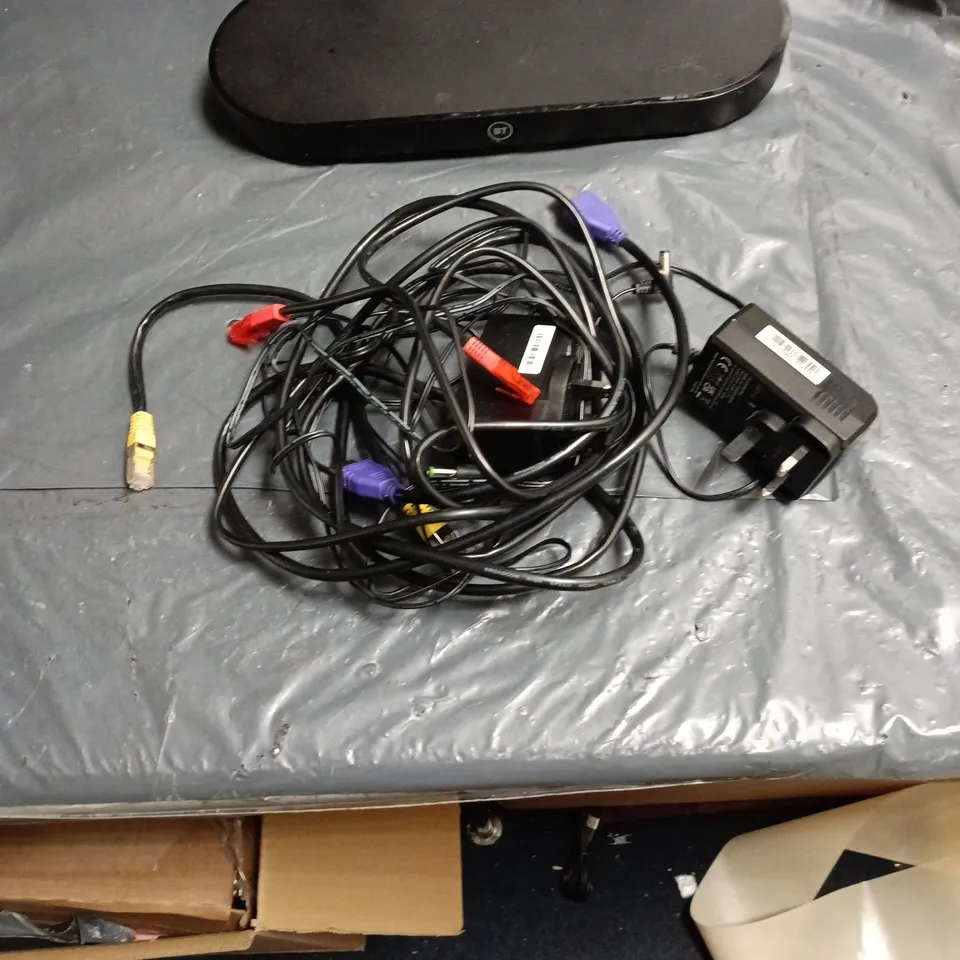 2X BT TV AND HUB DEVICES WITH PLUGS AND ACCESSORIES. SMART HUB 2 AND TV BOX PRO