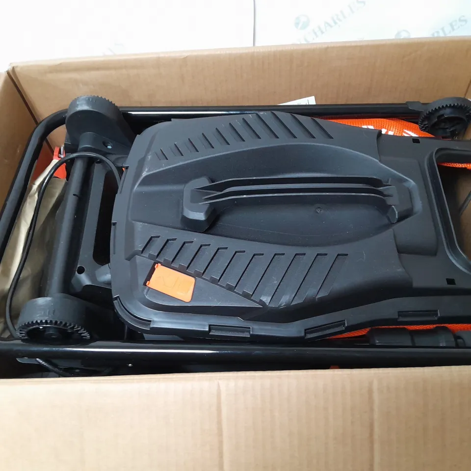 BOXED YARD FORCE ELECTRIC LAWNMOWER 
