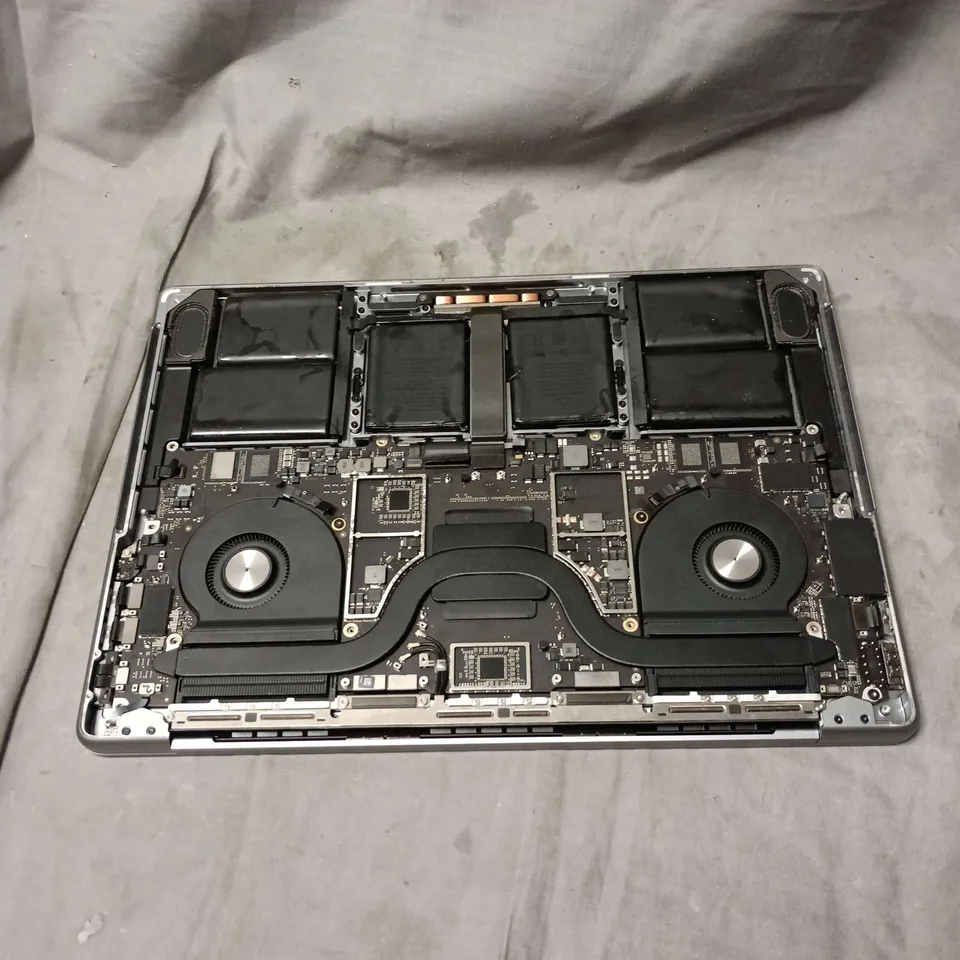 APPLE MACBOOK PRO 14 INCH 512GB M4 SILVER