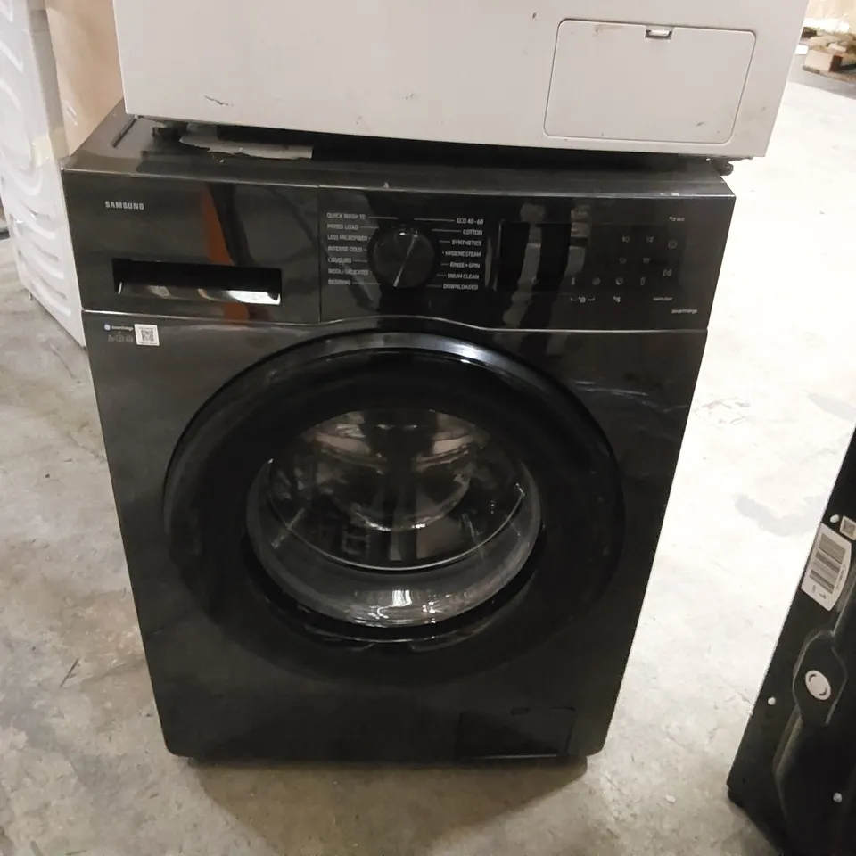 SAMSUNG SERIES 5 FREESTANDING WASHING MACHINE IN BLACK - WW90CGC04DABEU