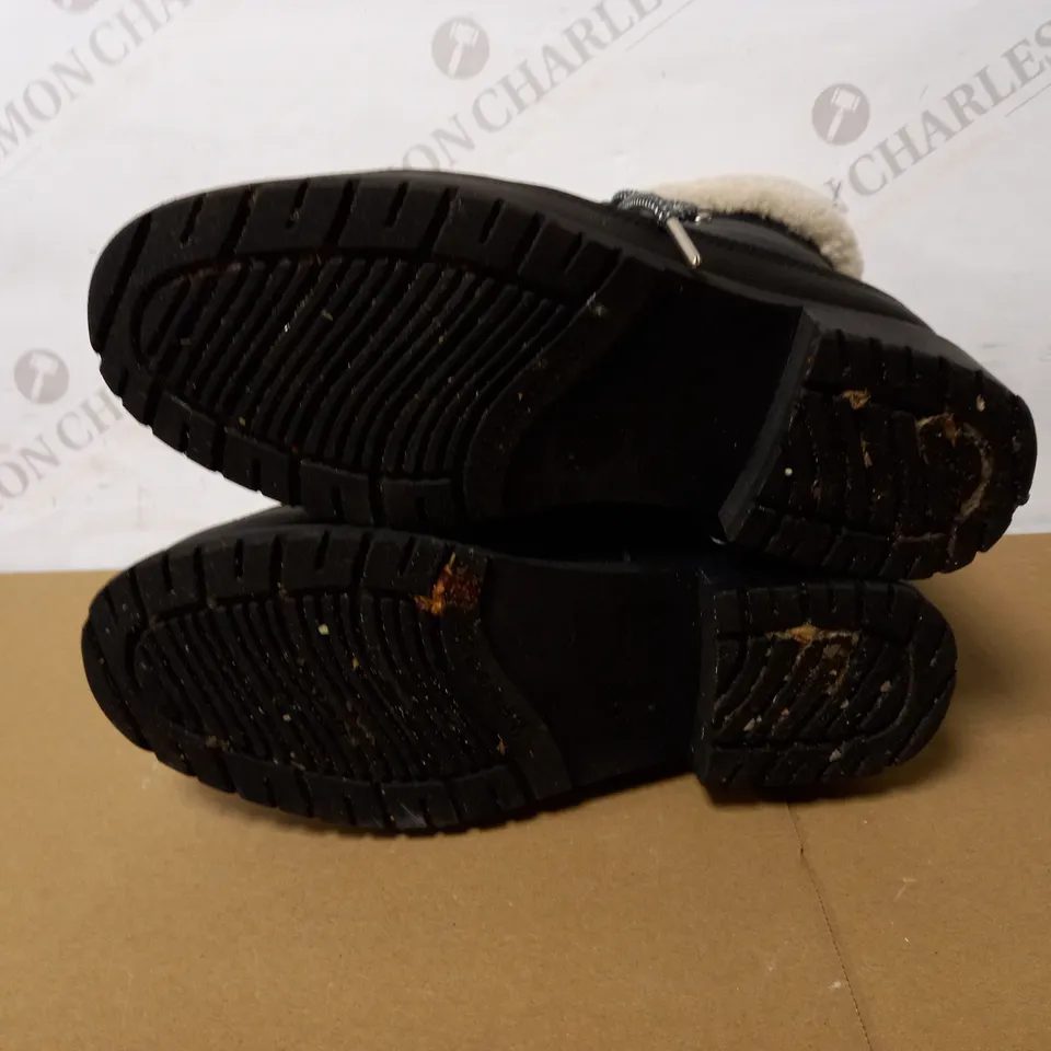 EMU WATERPROOF BOOTS - SIZE 3 UK