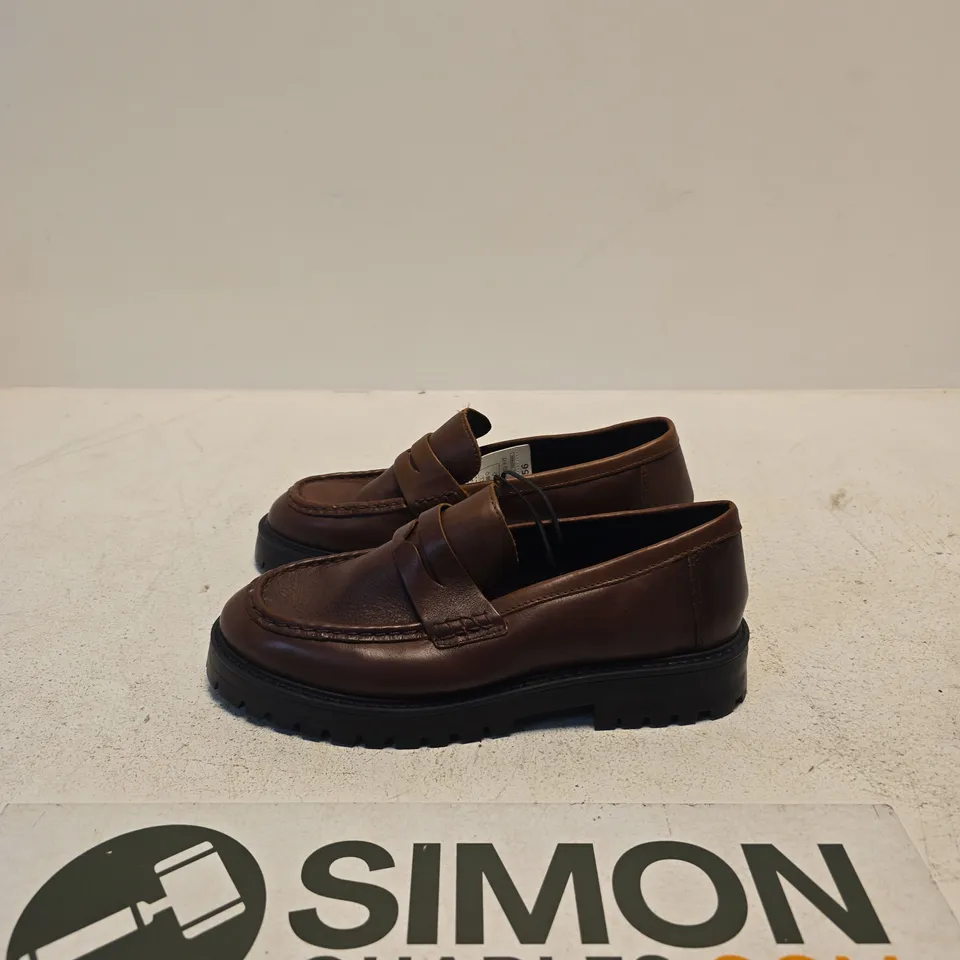 M&S MEN'S BROWN LEATHER PENNY LOAFERS, UK 7½ (EU 41) – PAIR