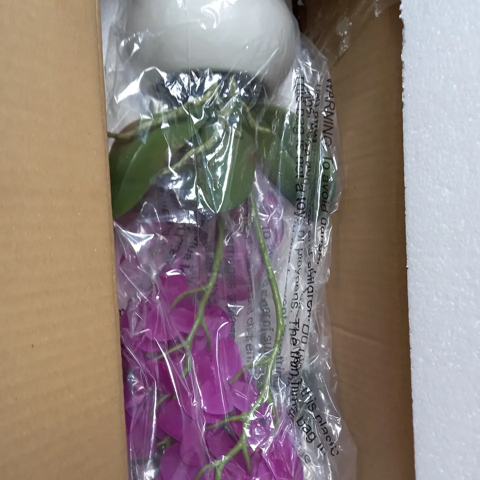 BOX OF 2 SYNTHETIC FLOWERS AND POT 