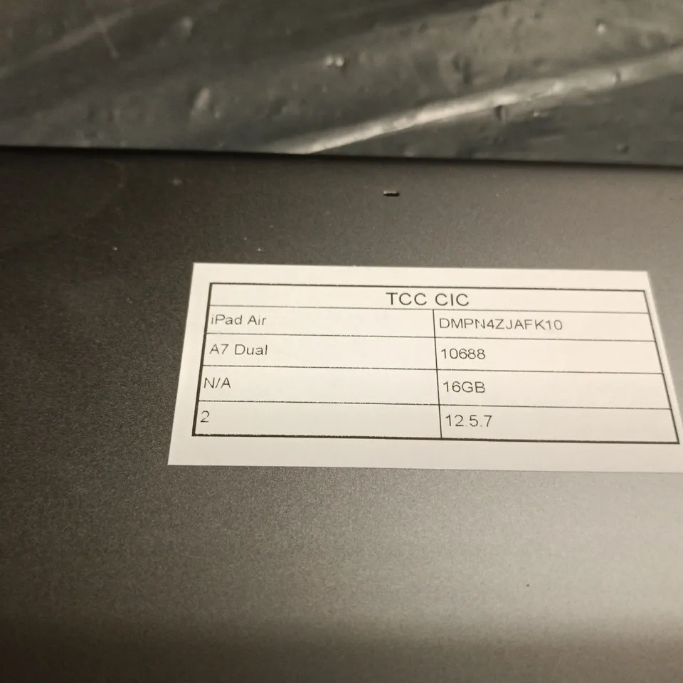 APPLE IPAD AIR 16GB – SPACE GREY