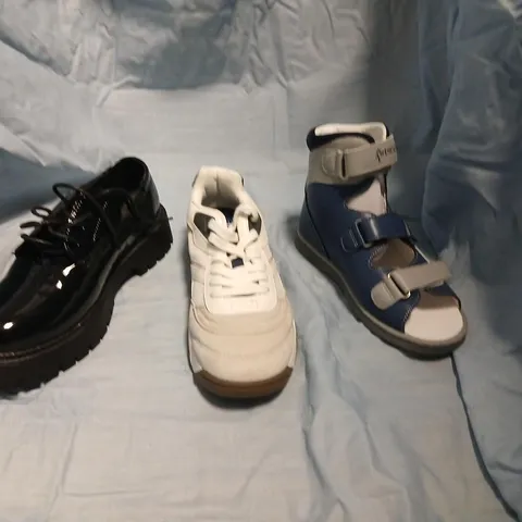 LARGE QUANTITY OF ASSORTED DESIGNER SHOES AND FOOTWEAR