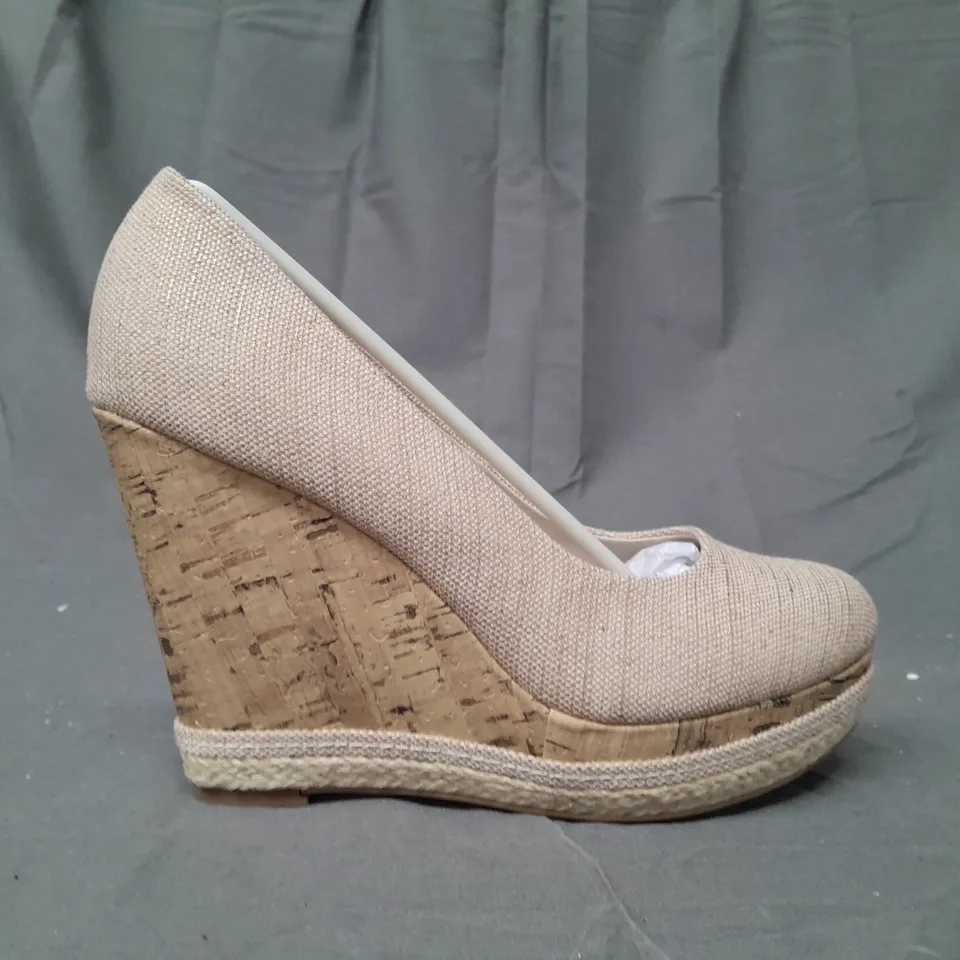 BOX OF APPROXIMATELY 5 PAIRS OF DESIGNER WEDGE SHOES IN BEIGE - VARIOUS SIZES