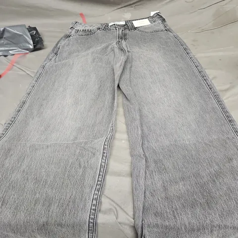 HOLLISTER SUPER BAGGY 27 WAIST REGULAR LEG JEANS