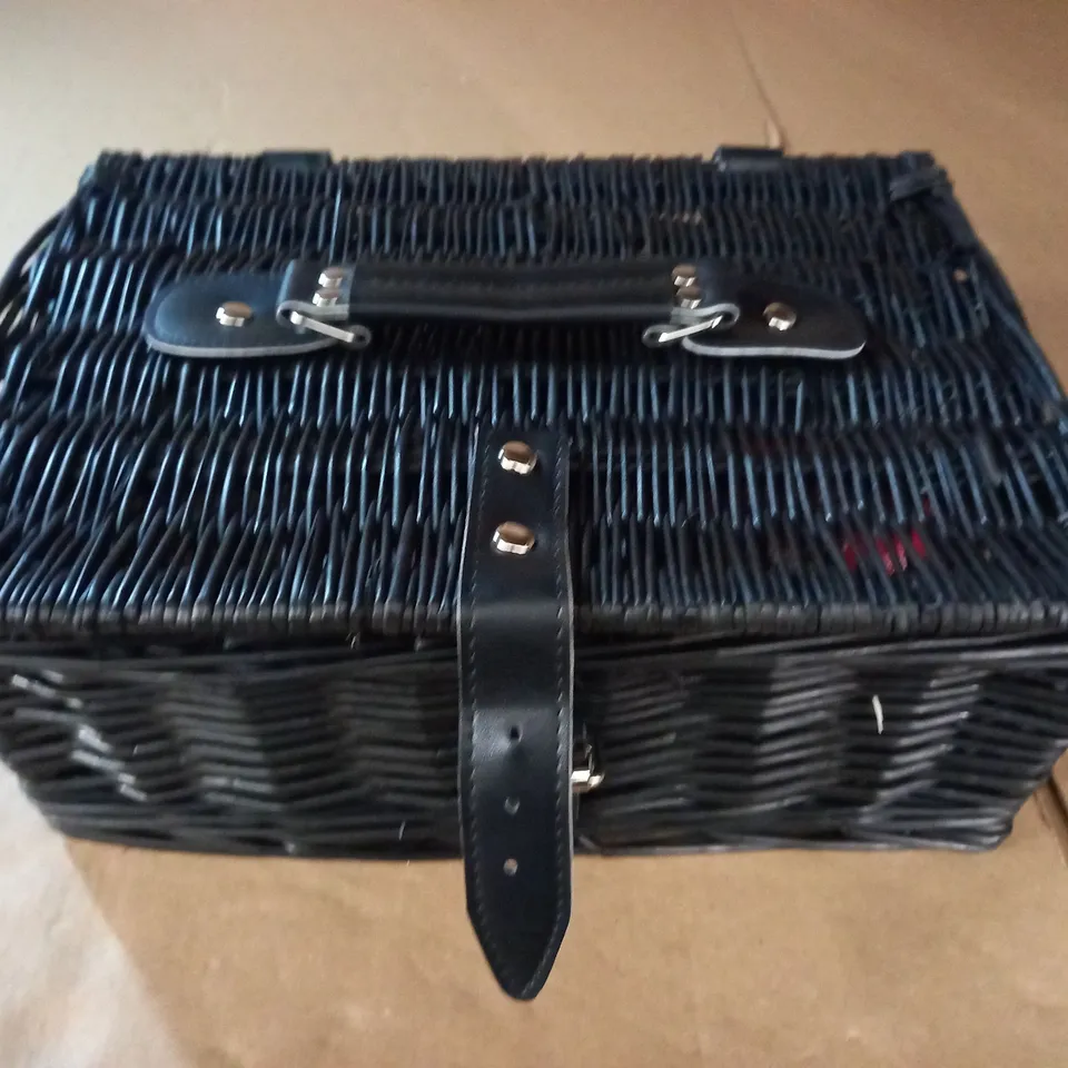 BLACK WICKER BASKET WITH CURRY COOKING CONDIENTS