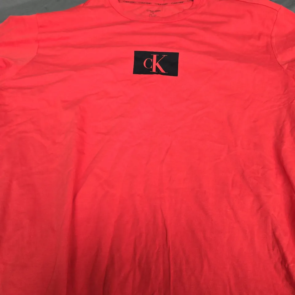 CALVIN KLEIN TEE SIZE M