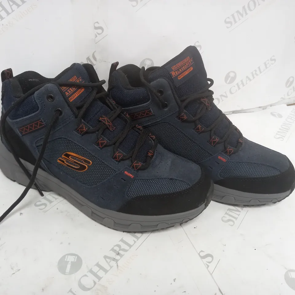 BOXED SKETCHERS MENS LACE BOOT NAVY SIZE 8 (MENS)