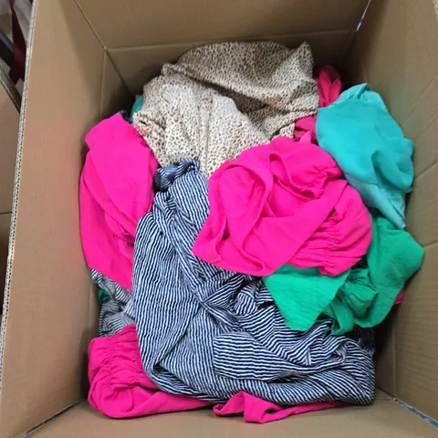 BOX OF APPROXIMATELY 25 ASSORTED ITEMS TO INCLUDE: NINA LEONARD GREEN DRESS