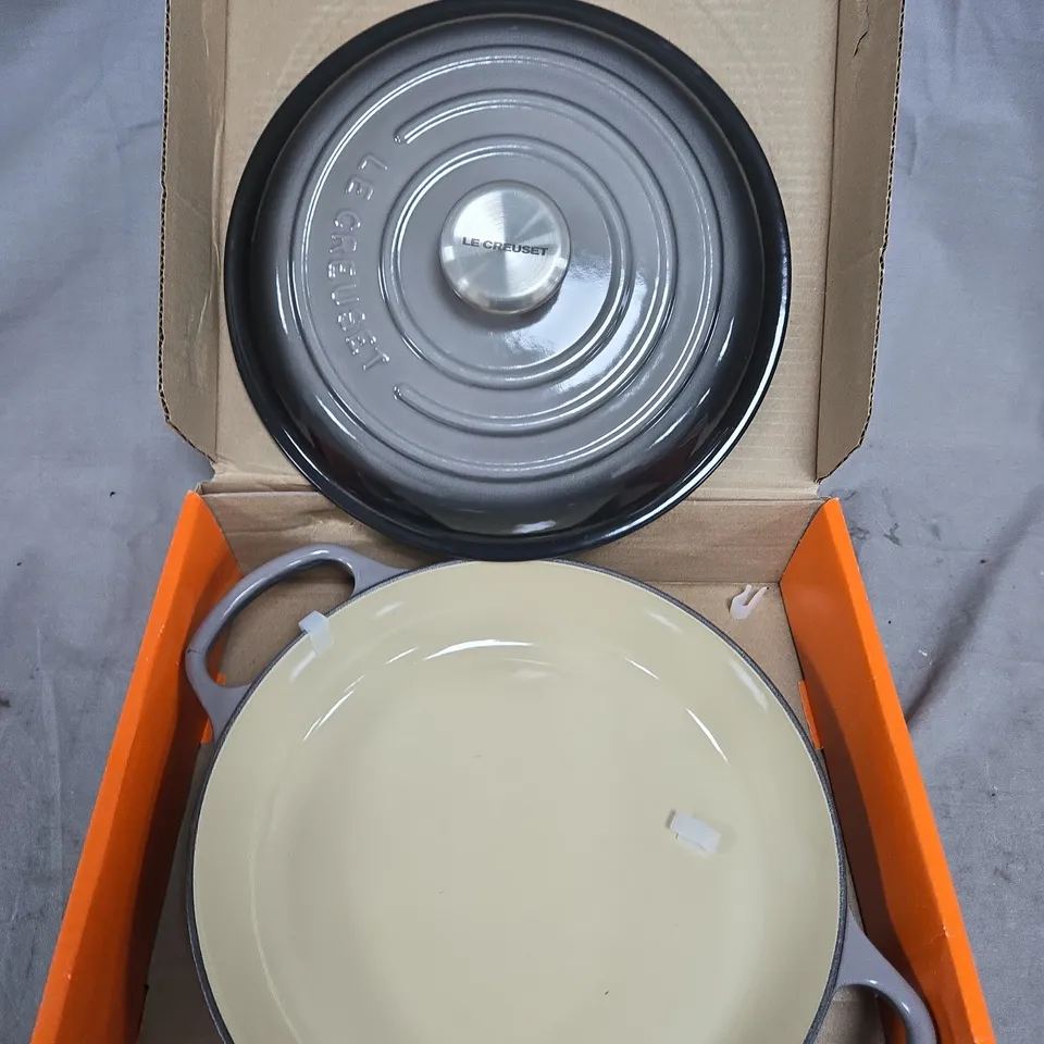 LE CREUSET 26CM SHALLOW CAST IRON CASSEROLE DISH 