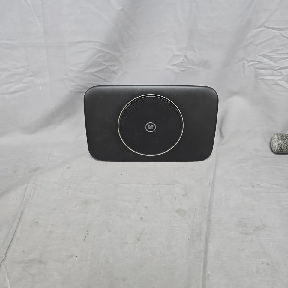 BOX OF APPROXIMATELY 15 HOUSEHOLD/BROADBAND ITEMS INCLUDING:2X BT ROUTERS AND EE ROUTER