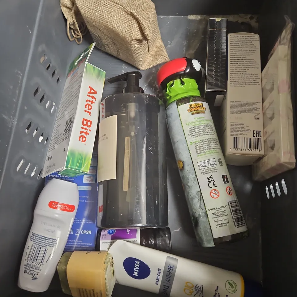 APPROXIMATEY 20 ASSORTED HEALTH AND BEAUTY PRODUCTS TO INCLUDE - ELEMIS DAILY MOISTURE BOOST - NIVEA HAND CREAM - PALMER'S COCOA BUTTER BODY OIL - ETC