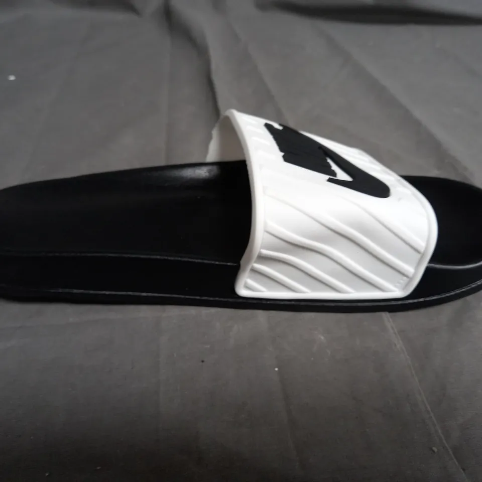 PAIR OF NIKE BLACK AND WHITE SLIDERS SIZE EU 39