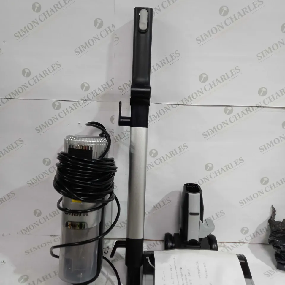 SHARK STRATOS ANTI HAIR WRAP PET PRO VACUUM CLEANER